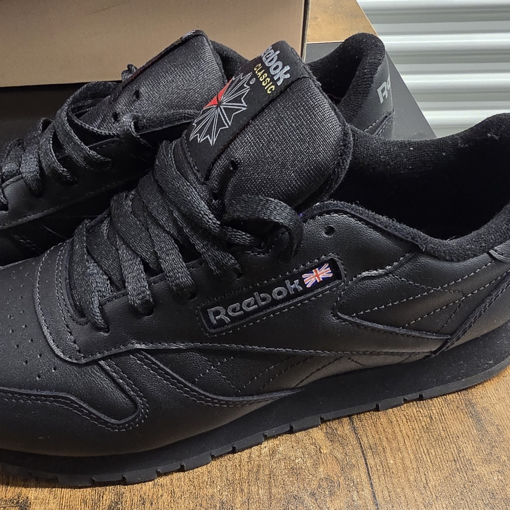 Reebok Men's Black Leather Sneakers